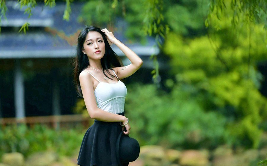 吊带短裙校花小清新迷人写真