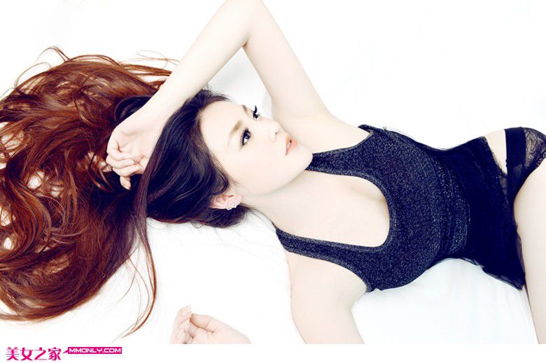 妩媚小美女代子佳性感私房照