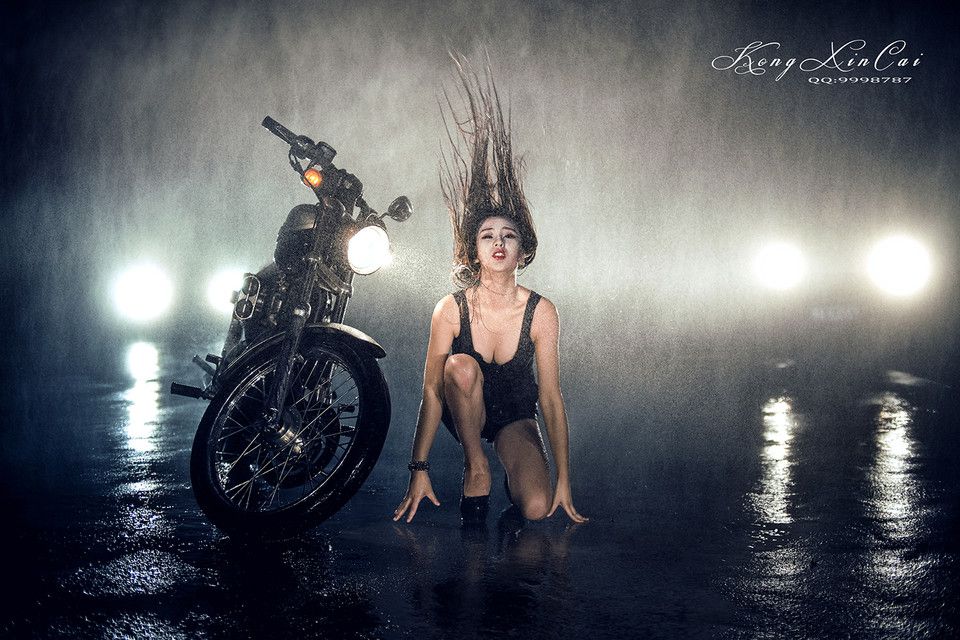 性感火辣美女湿身炫酷夜拍