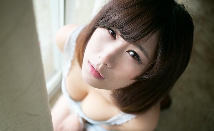 性感大胸萌妹子清新写真