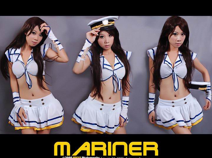 制服萌妹子显露爆乳高清写真