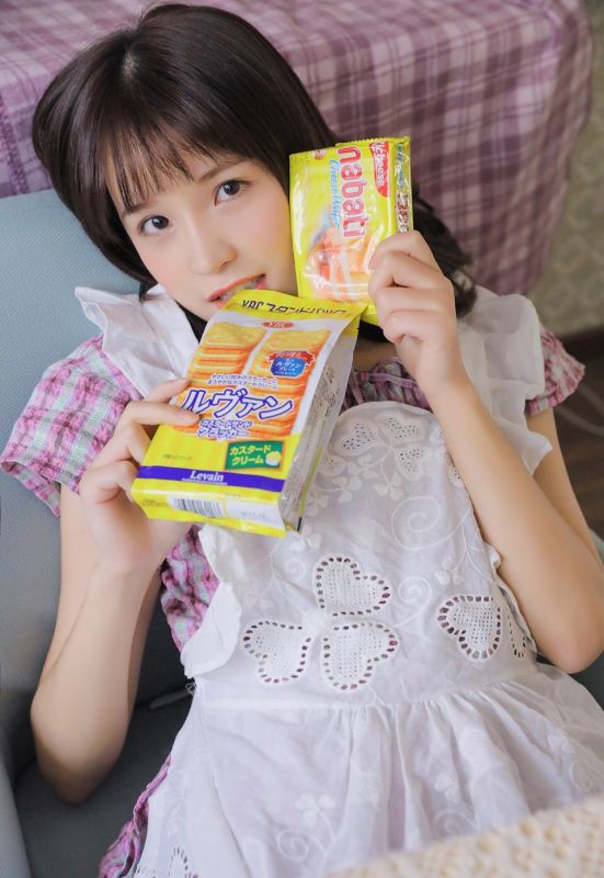 白丝童颜萝莉女仆装贤惠可爱诱人写真