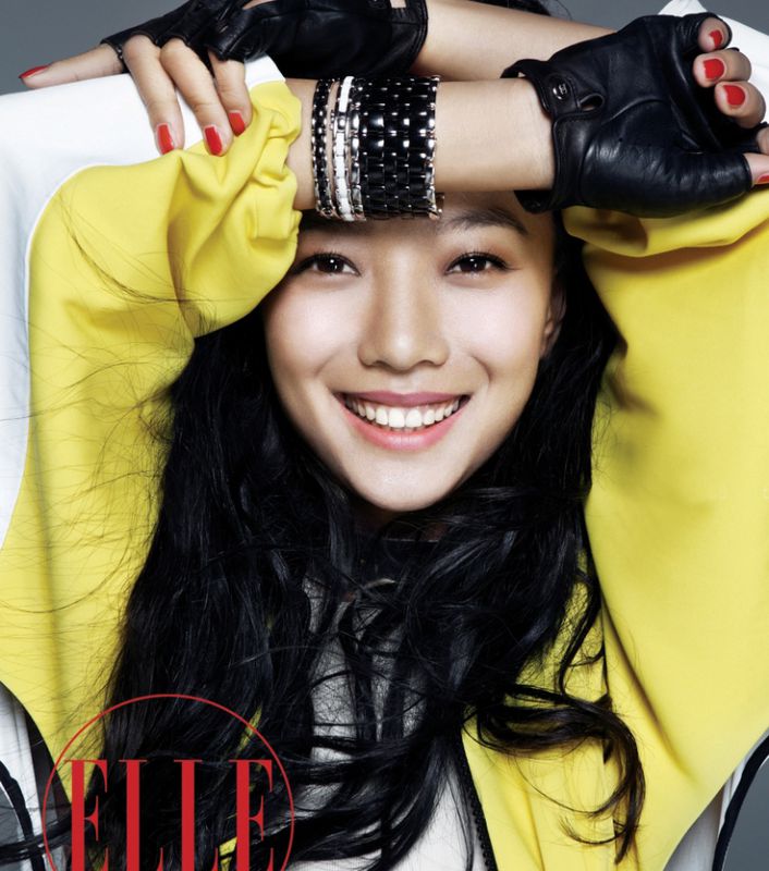 王珞丹登《ELLE》杂志封面写真