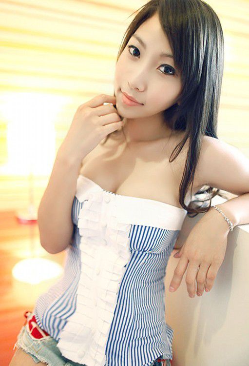 爆乳萌妹子私房丝袜写真