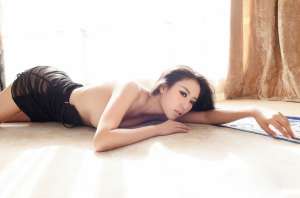 性感美女黑色透视连体丝袜写真