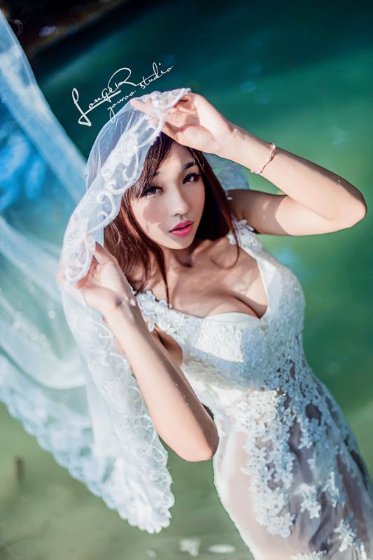 邻家美女户外性感迷人写真