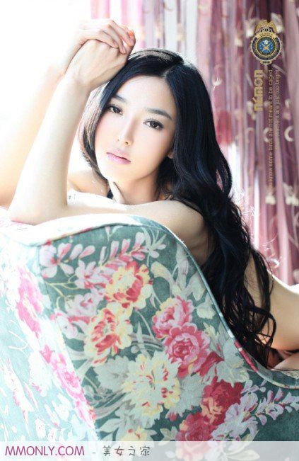 气质淑女沙发大秀迷人翘臀