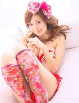 日本丰乳美臀少妇糖果情趣内衣秀