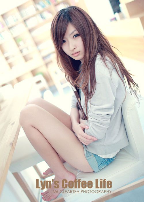 养眼萌妹子户外清新写真