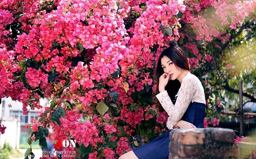 90后养眼萌妹子小清新户外写真