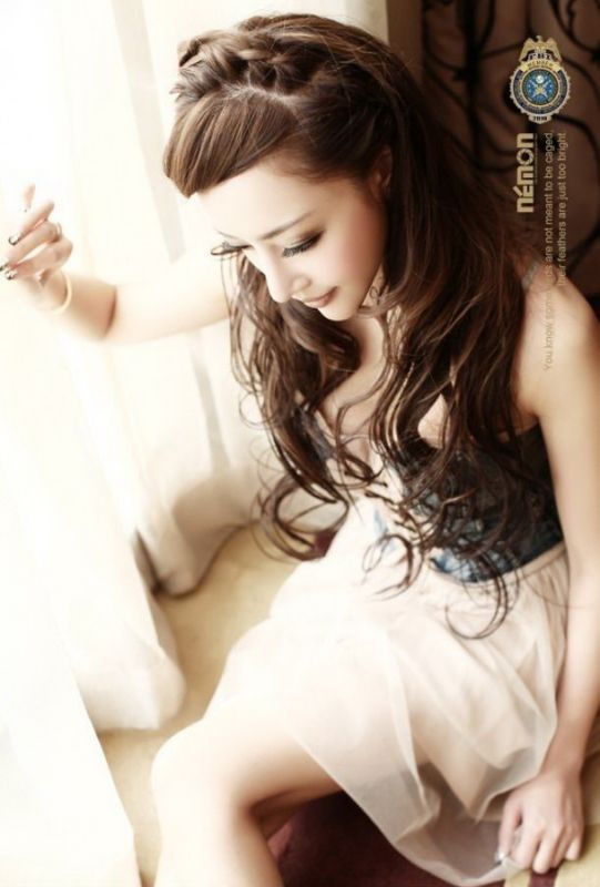 蕾丝短裙美女林娜冰私房迷人写真