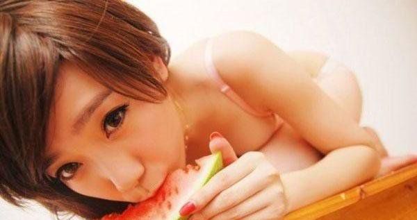 可爱萌妹子蕾丝内衣私房写真