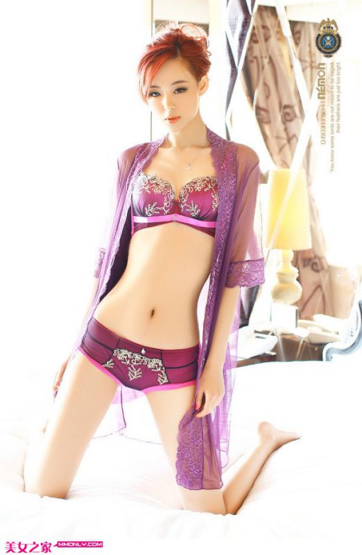 嫩模陆姚西紫色内衣妩媚私房照