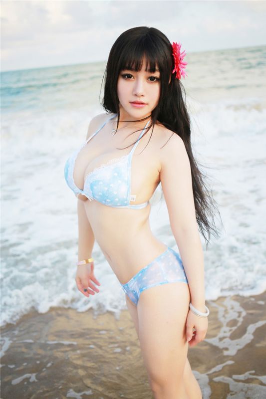 秀人模特可儿巨乳翘臀沙滩唯美写真