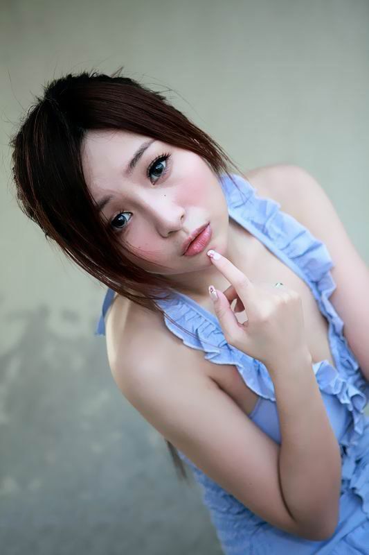 90后大胸萌妹子户外写真
