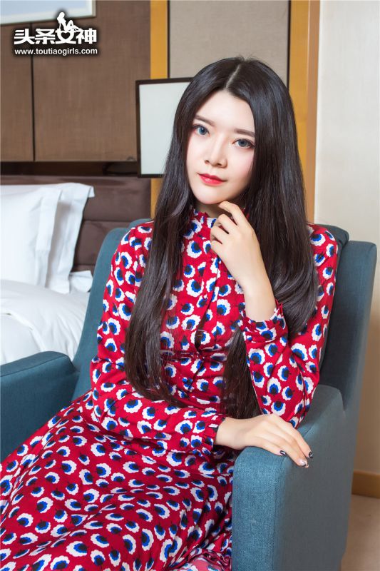 御姐美人林蕾红唇妖艳惹火网格袜美腿诱人私房照