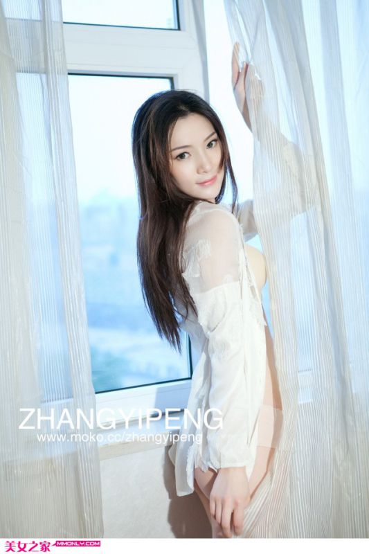 妖娆美女演绎美臀酥胸私房诱惑