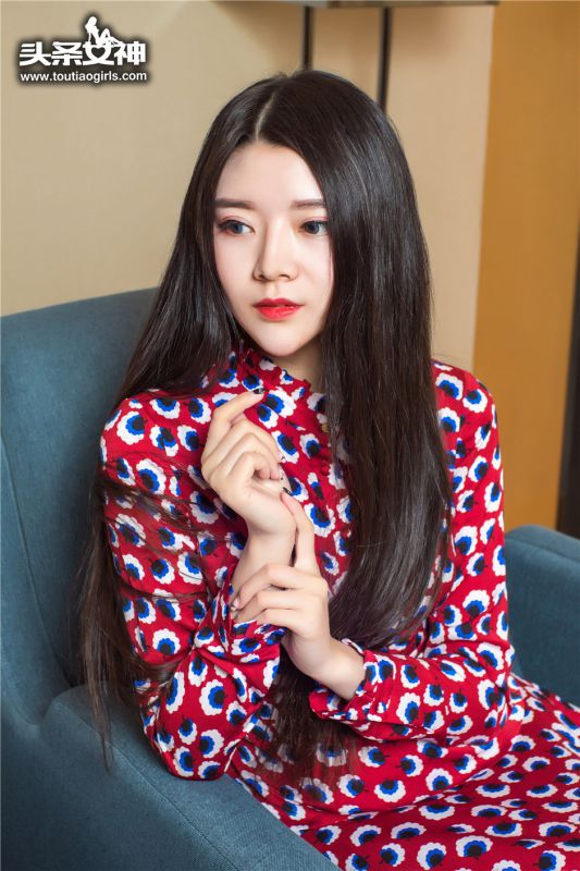 御姐美人林蕾红唇妖艳惹火网格袜美腿诱人私房照