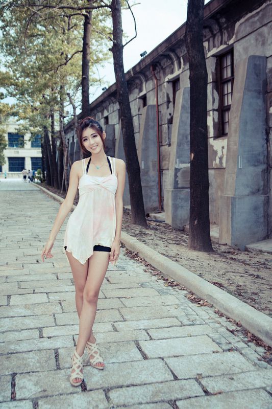 90后清纯可人美女高清户外写真
