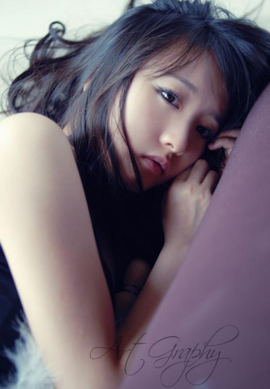 黑色内衣性感美女居家诱人写真