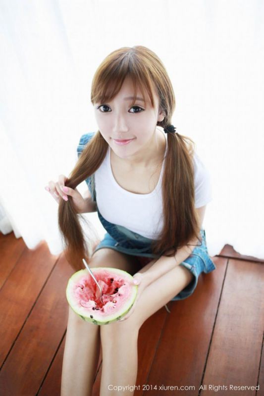 可人嫩模yanni白皙美臀夏日清凉写真