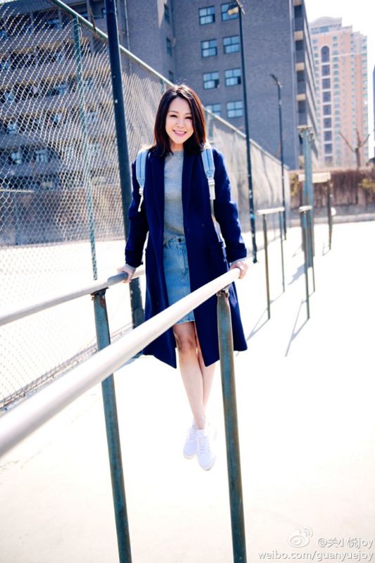 性感女神关悦户外照
