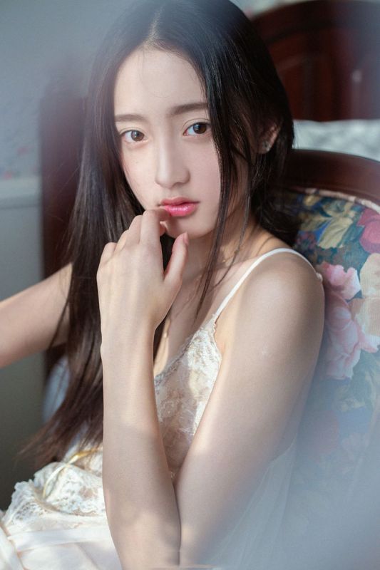 清纯美女朦胧的私房大胸诱惑
