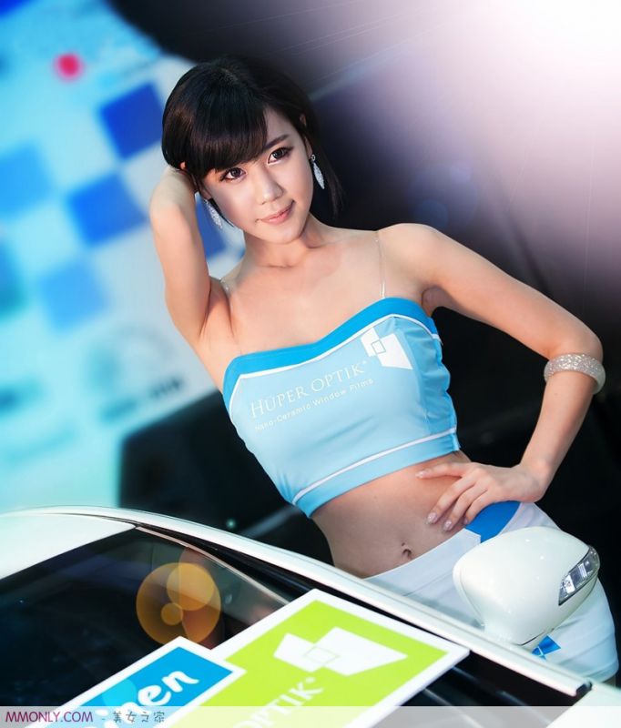 韩国可爱美眉金敏率车展写真