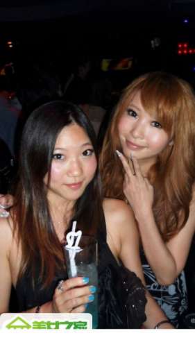 台湾美女Makiyo素颜合拍照
