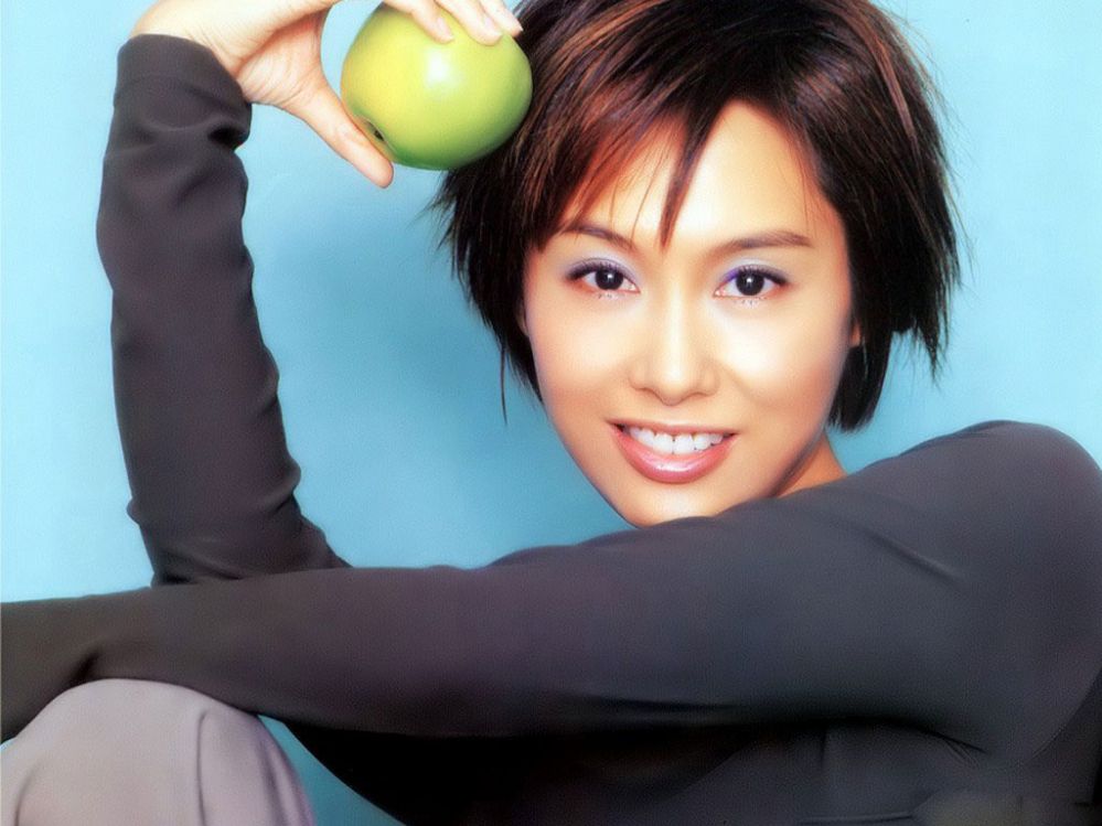 笑容女星朱茵性感迷人写真