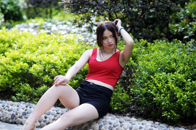 妖娆酷女郎美臀大胸诱惑