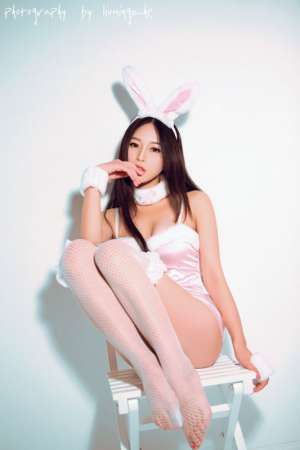 性感兔女郎紧身网丝高清写真