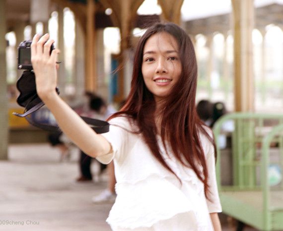 清纯美女郭碧婷街拍写真照