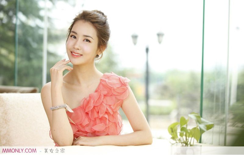 韩国女星李多海高清迷人写真