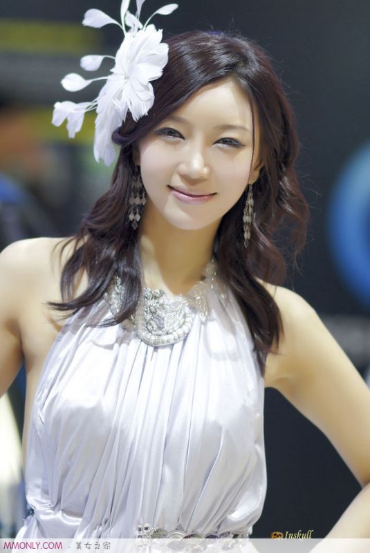 韩国性感美胸模特迷人写真
