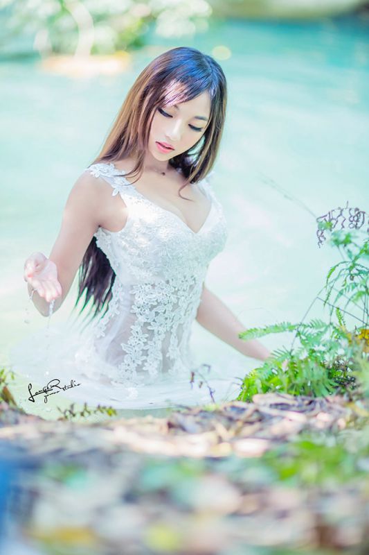邻家美女户外性感迷人写真