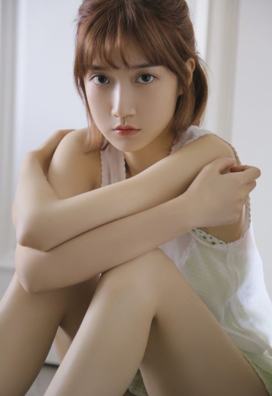 校园少女纯净氧气质白丝抚媚性感写真