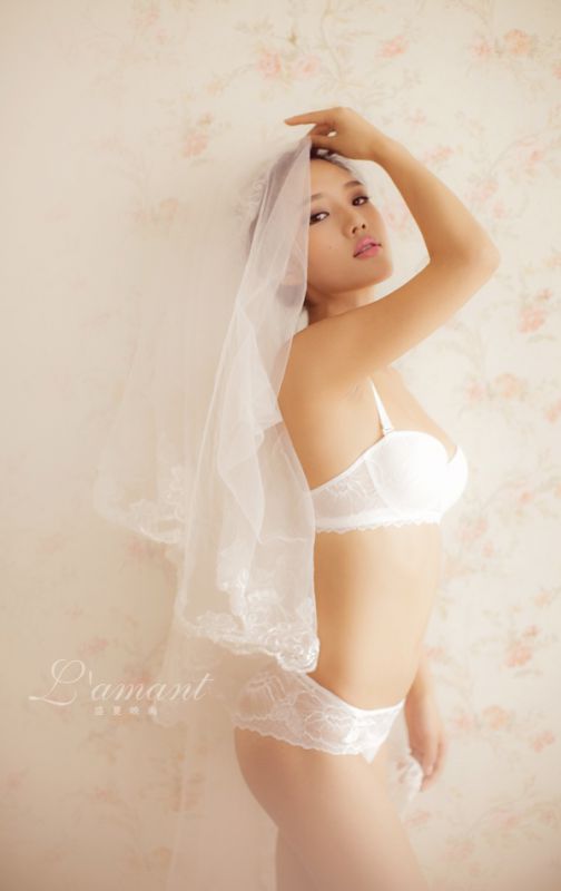 性感婚纱内衣美女私房高清写真