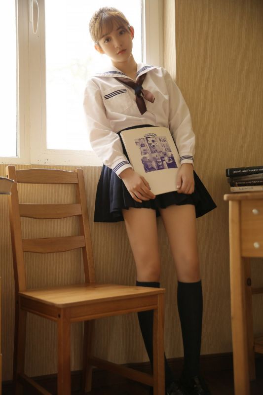 校园女神水手制服风骚丝袜惹火写真