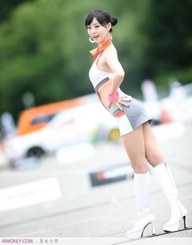 韩国车模徐有珍短裙诱人高清写真