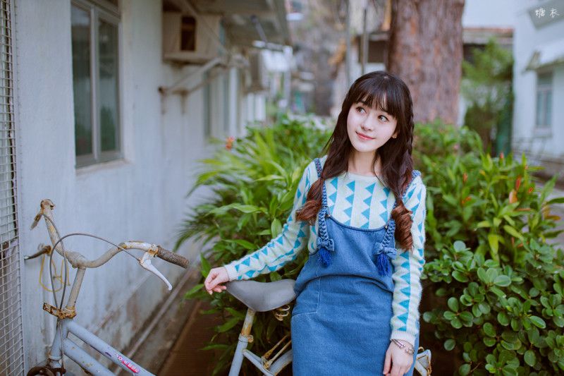 邻家萌妹子户外唯美写真