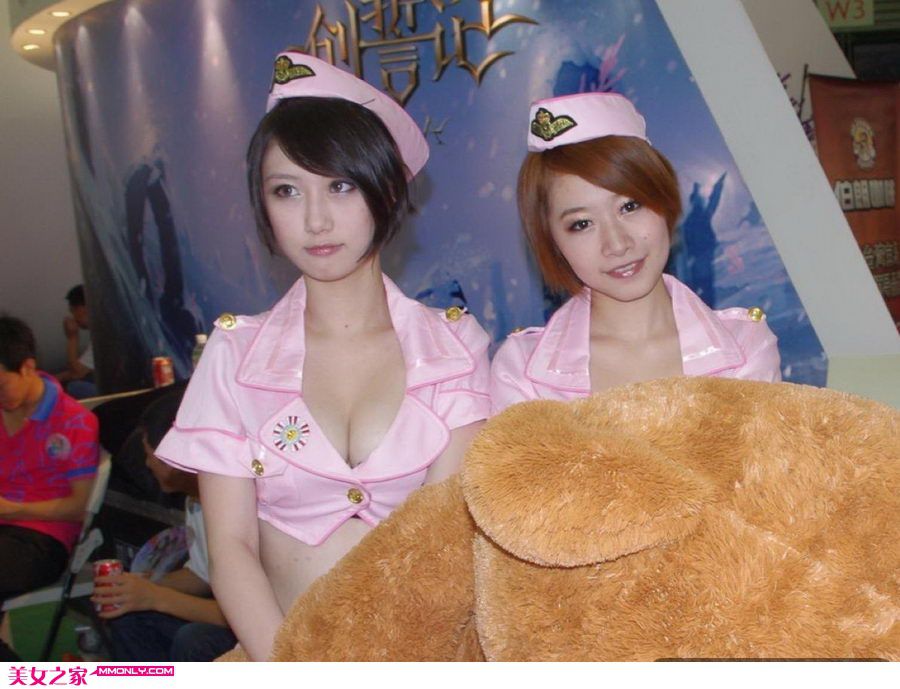 街拍90后性感美女护士诱人写真