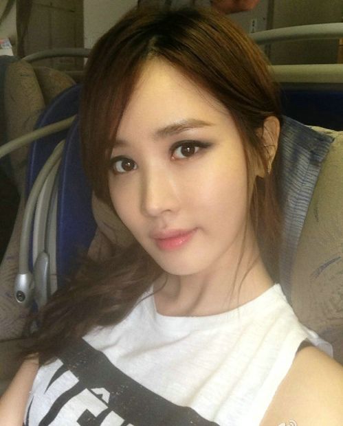 韩国美女李多海甜美写真