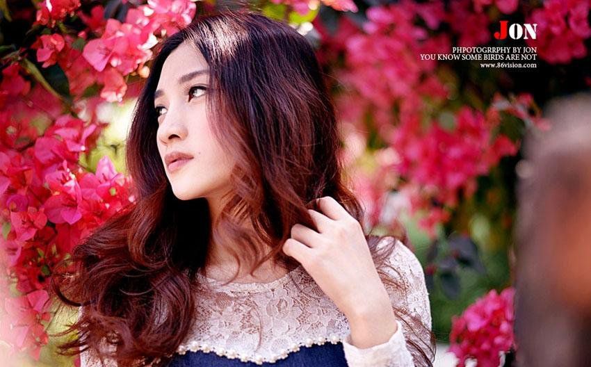 90后养眼萌妹子小清新户外写真