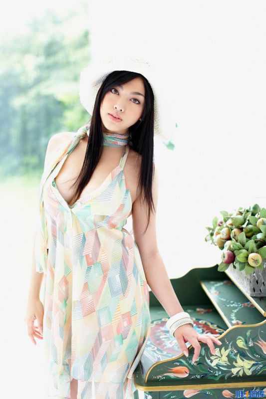 性感尤物原纱央莉小清新靓丽写真