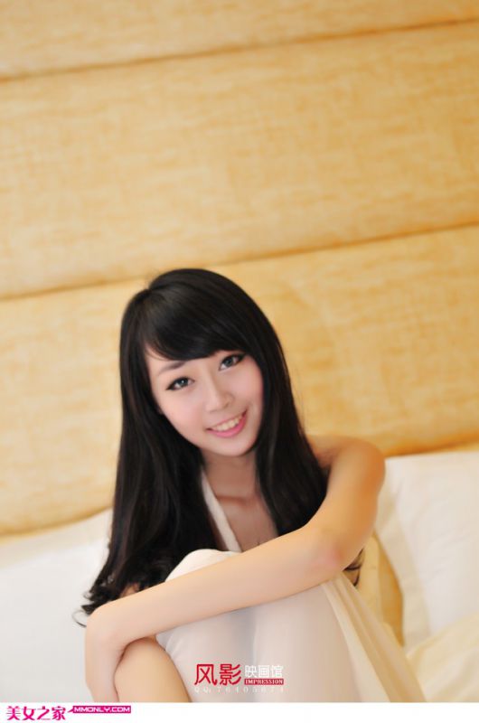 长裙美女可爱私房迷人写真