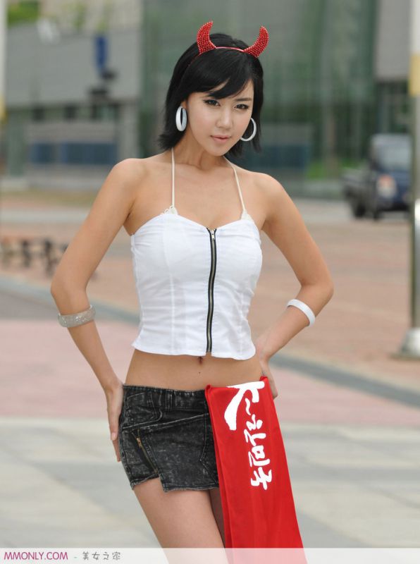 韩国可爱美眉金敏率车展写真
