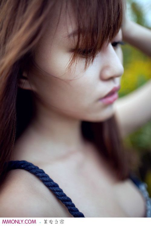 性感大胸美女瑶瑶户外高清写真