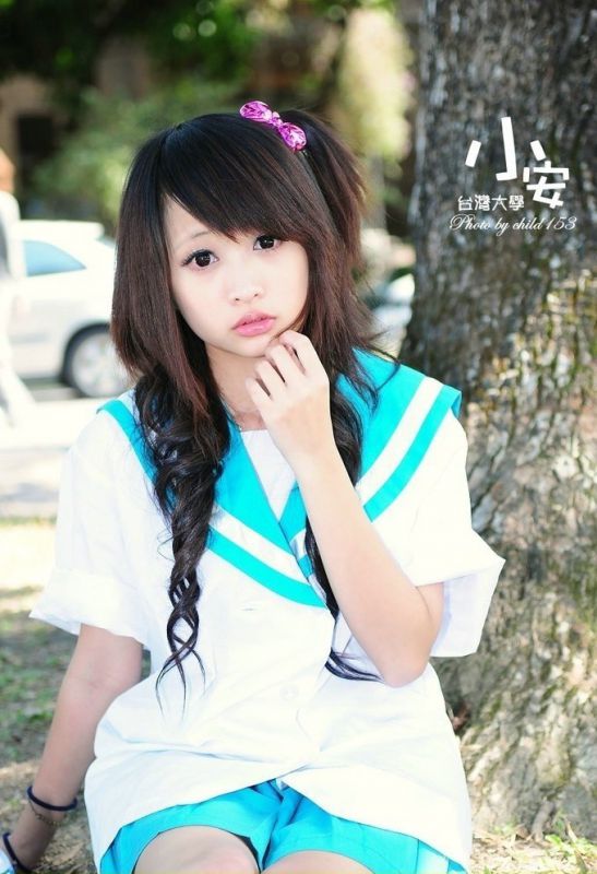 台湾萌妹子校园写真拍摄