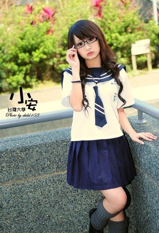 台湾萌妹子校园写真拍摄